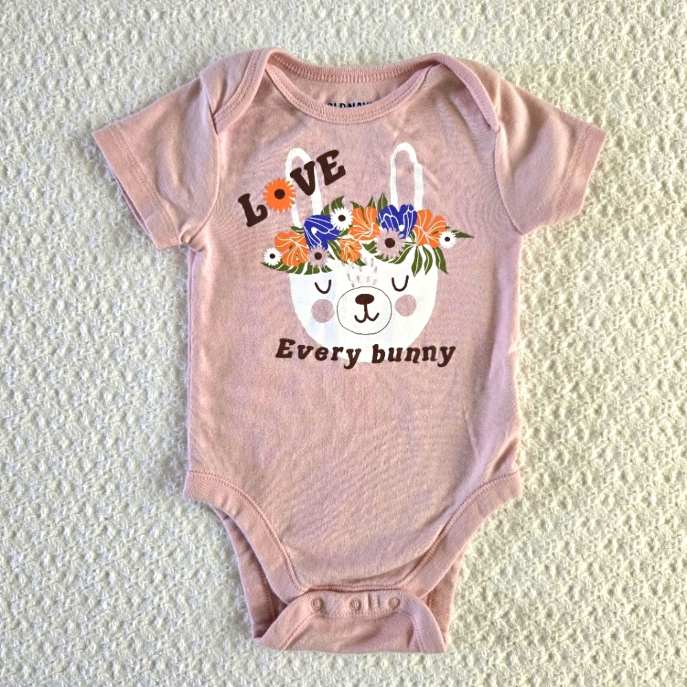 Old Navy Baby Girl LOVE EVERY BUNNY Short Sleeve Bodysuit 6-12 Months